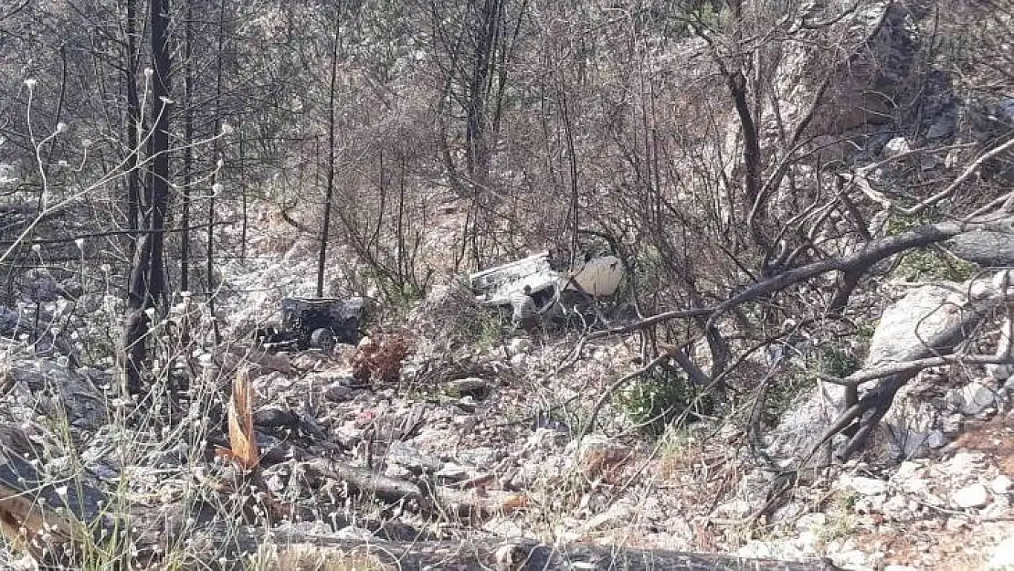 35 metrelik uçuruma yuvarlanan otomobilden sağ kurtuldular