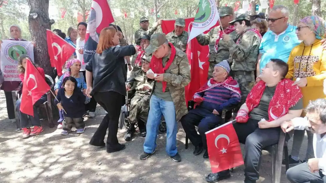 Ayvalık'ta engellilerin askerlik heyecanı