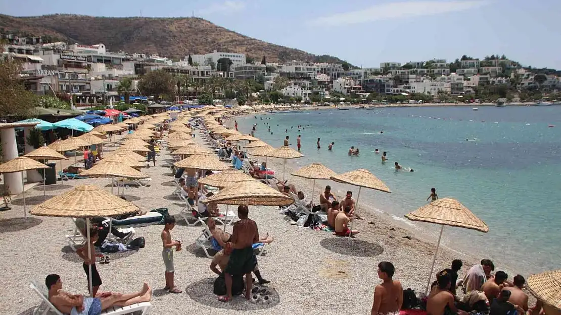 Bodrum'da dereceyi gören sahile koştu