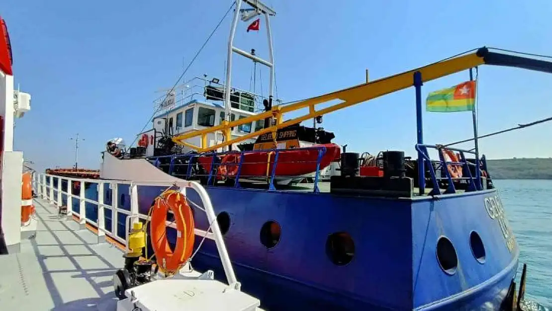 Çanakkale Boğazı'nda karaya oturan gemi kurtarıldı