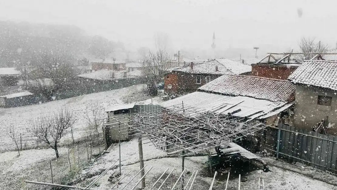 Çanakkale'nin Çan ve Yenice ilçeleri beyaza büründü