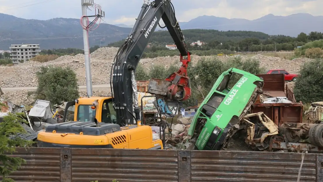 Edremit Belediyesi'nde 25 taşıt ve iş makinesi hurdaya ayrıldı