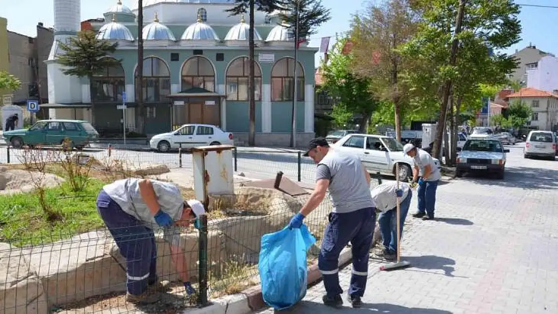 Emet Belediyesinden çevre düzenleme ve temizlik çalışmaları