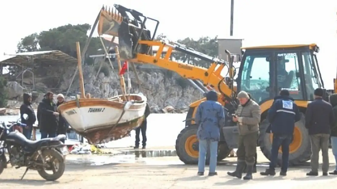 Erdek'te kayıp olan tekneyi balıkçılar buldu