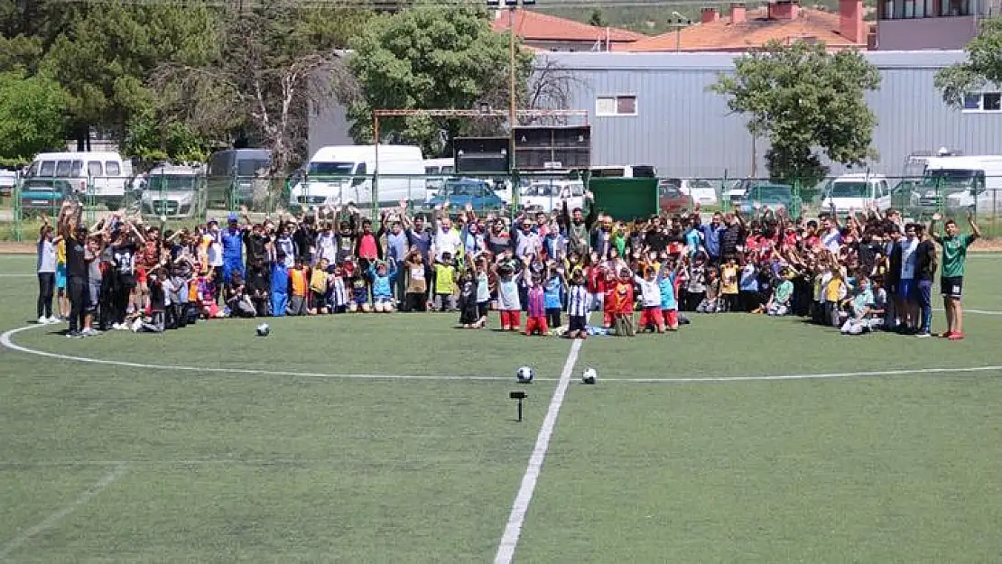 Gediz'deki futbol turnuvasına ilgi