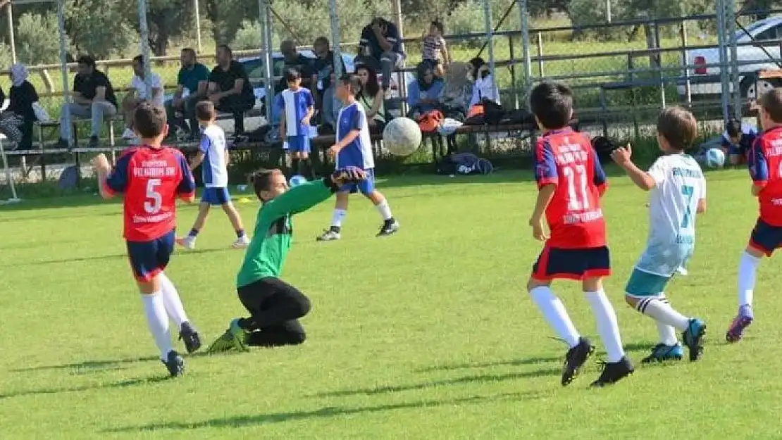 Geleceğin futbolcuları Yunusemre Hazırlık Turnuvasında buluştu