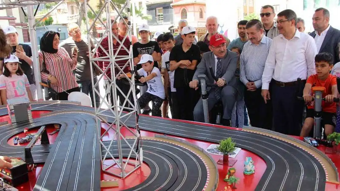 Hem çocuklar hem de kendini çocuk hissedenler doyasıya eğlendi