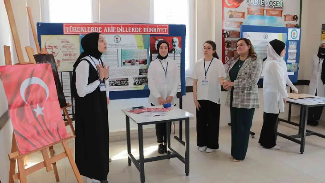 Kız İmam Hatip Lisesi öğrencileri projelerini sergiledi