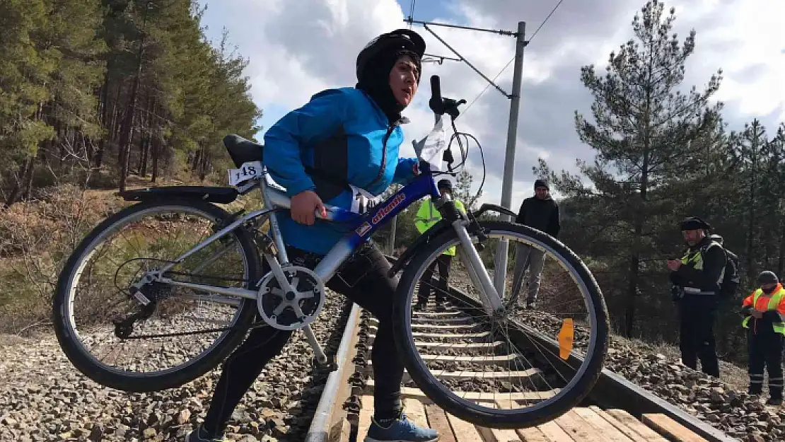 Kros Duatlon Türkiye Şampiyonası Dursunbey'de gerçekleşti