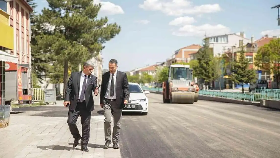 Kütahya'da yol ve kaldırım yenileme çalışmaları