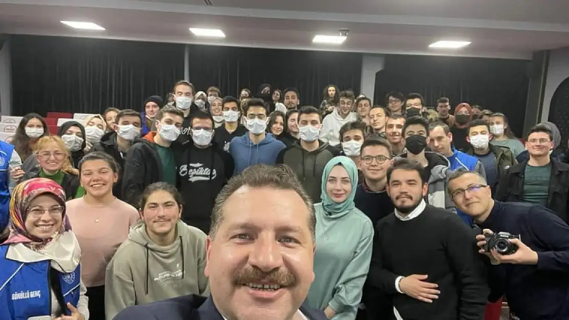 (Özel) Gençler Yücel Hocalarıyla buluştu