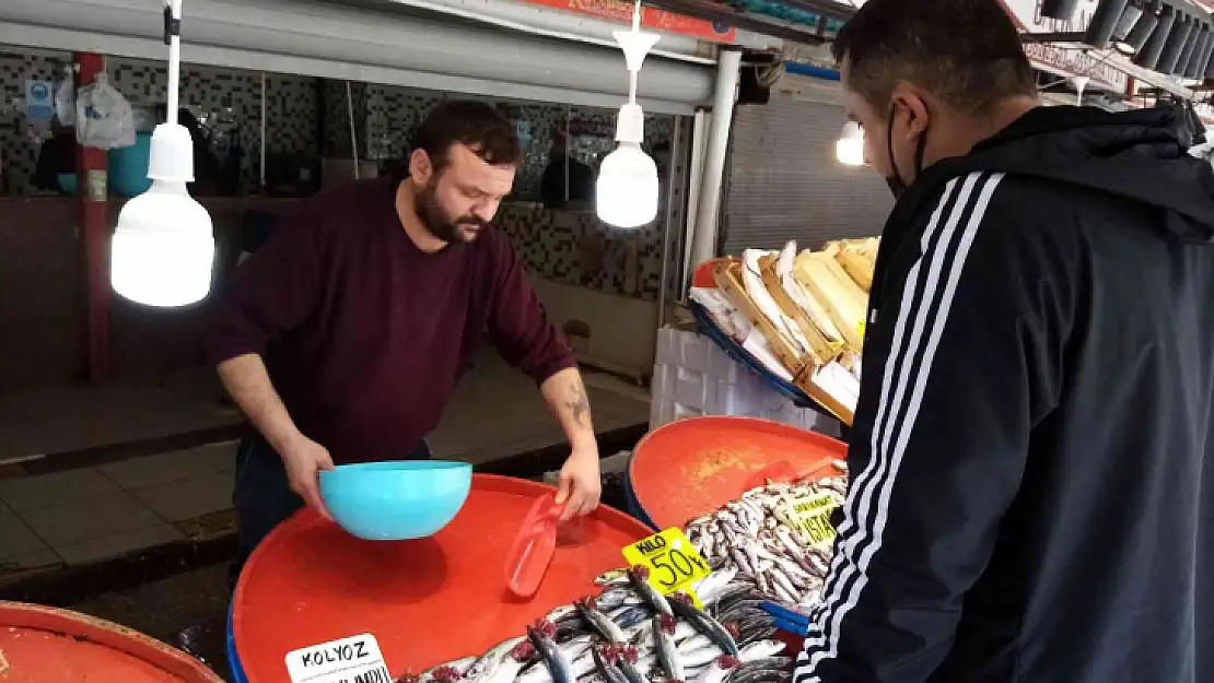 Ramazan ayının ilk günü Bandırma balık hali boş kaldı