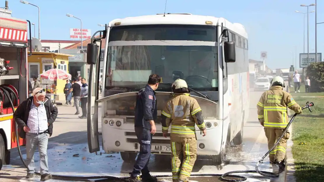 Seyir halindeki otobüs alev aldı