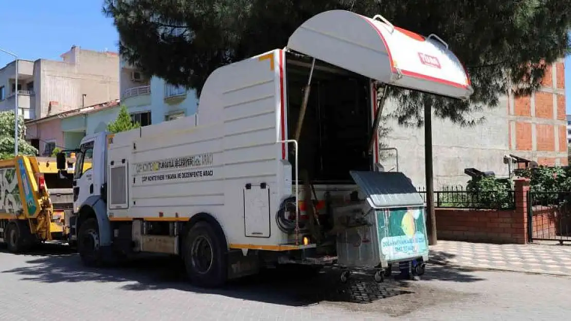 Turgutlu Belediyesinden çöp konteynerlerinde yaz temizliği