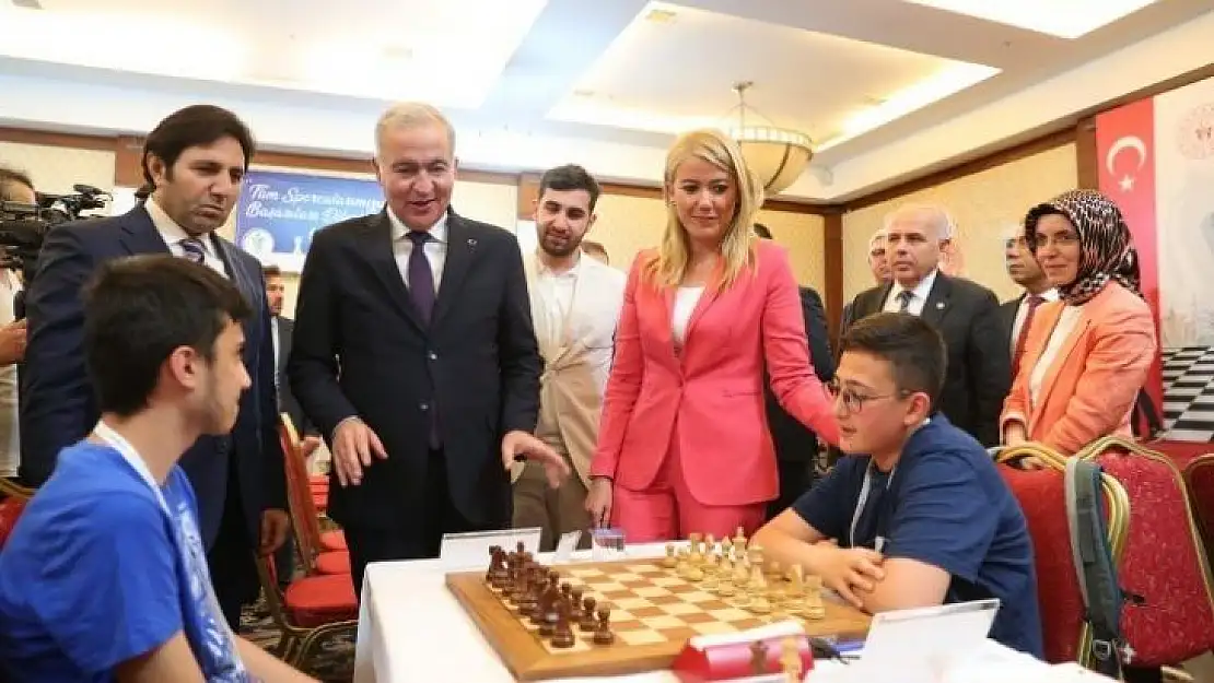 Türkiye Gençler Satranç Şampiyonası Merkezefendi'de başladı