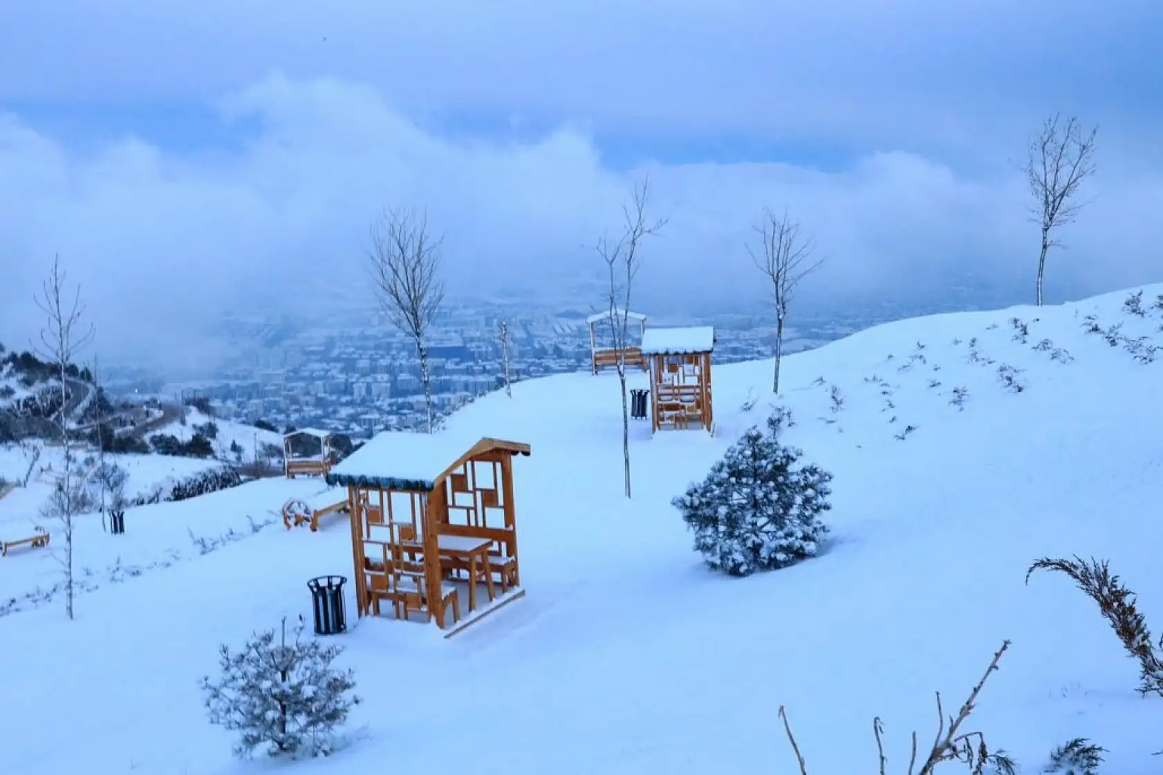 Karla kaplanan Harput'ta gece ışıkları ile görsel şölen