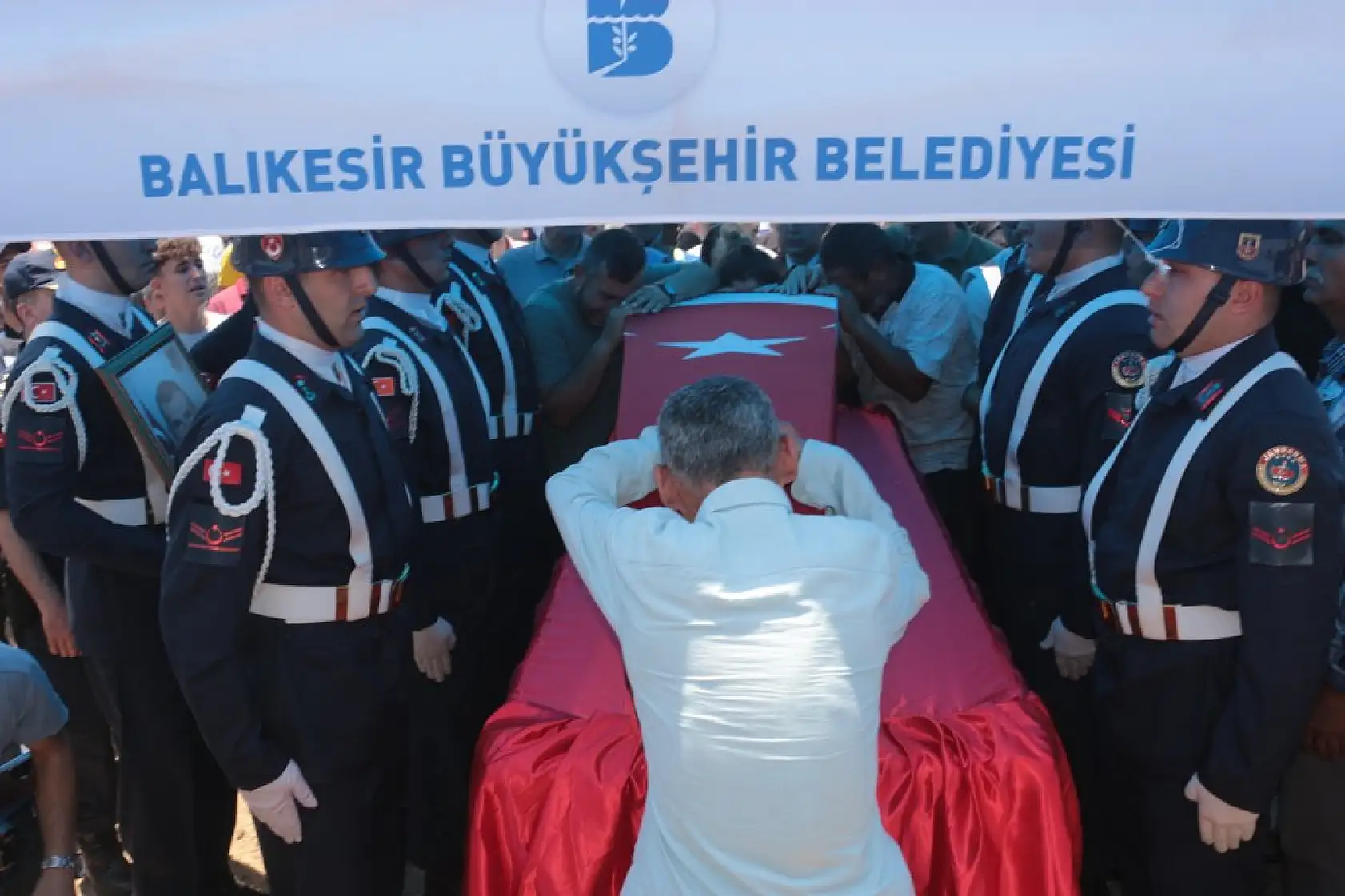 Şehit Uzman Çavuş Özcan'a veda