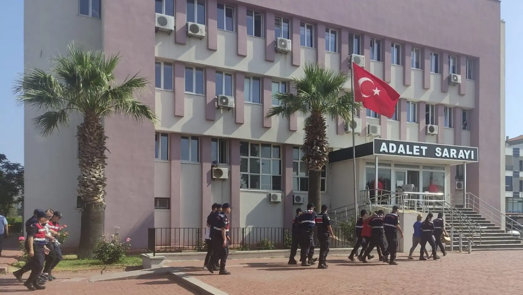 Ayvalık'ta jandarmadan göçmen kaçakçılarına darbe