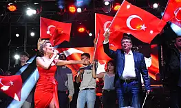 İrem Derici Edremit'te sahne aldı