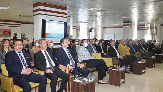Ayvalık'ta 'Turizmde Güncel Yaklaşımlar, İstihdam ve Kariyer Fırsatları' masaya yatırıldı