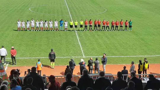 Ayvalıkgücü Belediyespor şampiyonluk ipini göğüsledi