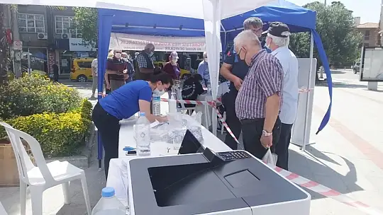 Balıkesir'de 60 yaş üstü vatandaşlara HES kodlu anahtarlık