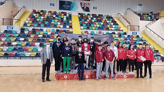 Balıkesir'de öğrenciler satrançta ödül için hamle yaptılar