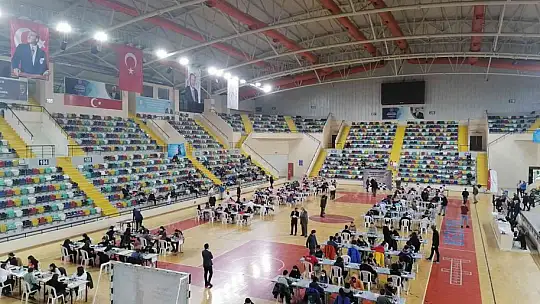 Balıkesir'de öğrenciler satrançta ödül için hamle yaptılar