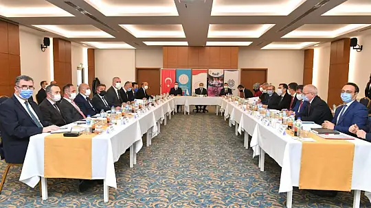 Balıkesir Valisi Şıldak Burhaniye'de eğitimcilerle bir araya geldi.