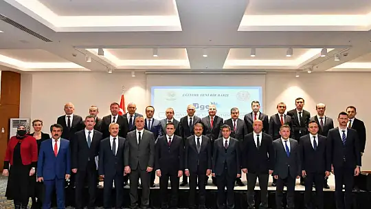 Balıkesir Valisi Şıldak Burhaniye'de eğitimcilerle bir araya geldi.