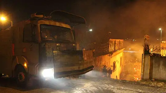 Bandırma'da iki katlı tarihi bina kül oldu