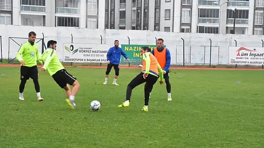 Başkan Arslan 1966 Edremitspor Futbol Takımını ziyaret etti