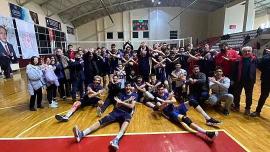 Bigadiç Belediyespor lideri devirdi