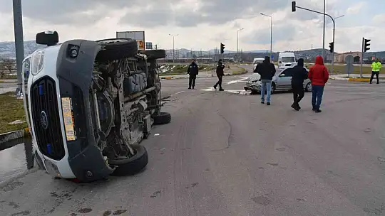 Bigadiç'te ambulans kaza yaptı