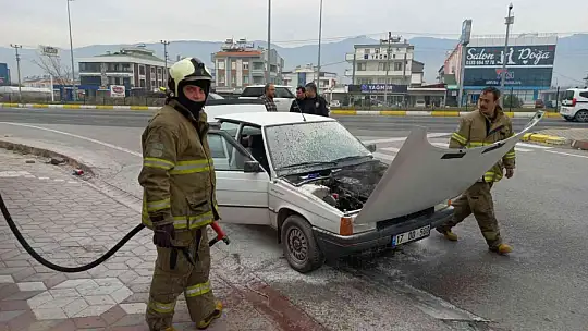 LPG'li araç alev aldı, korku dolu dakikalar kameralara yansıdı