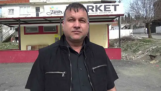 Şemsiye hırsızları önce kameraya sonra polise yakalandı