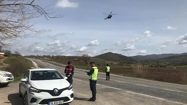 Balıkesir'de jandarma trafiği havadan denetledi