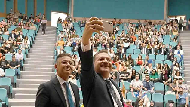 Başkan Yılmaz, BAÜN' de gençlerle buluştu