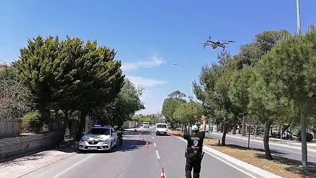 Çeşme'de dron destekli trafik denetimi