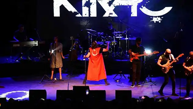 Kıraç Bursa'yı Türk Bayrağı ile coşturdu