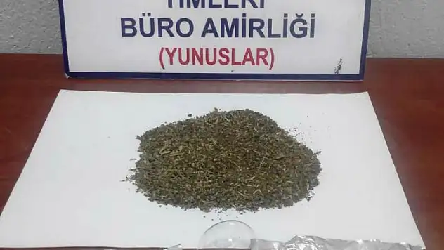 Kütahya'da 'Dur' ihtarına uymayan araçta uyuşturucu ele geçirildi