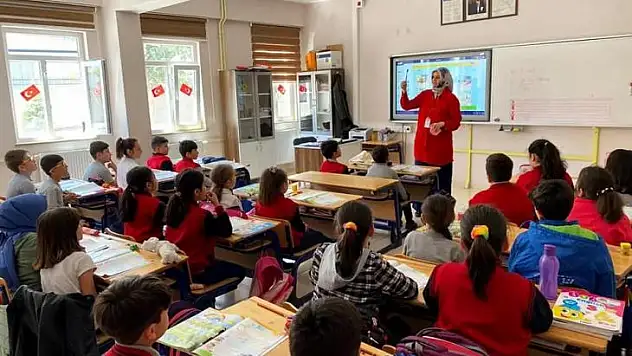 Kütahya'da ilkokul öğrencilerine ağız ve diş sağlığının önemi anlatıldı