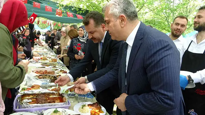 Bigadiç'te binlerce vatandaş festivalde bir araya geldi