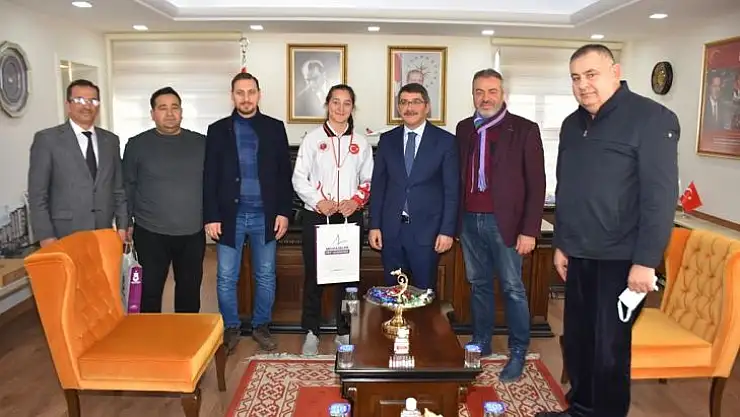 Başkan Çelik dünya şampiyonu Aykoç'u tebrik etti