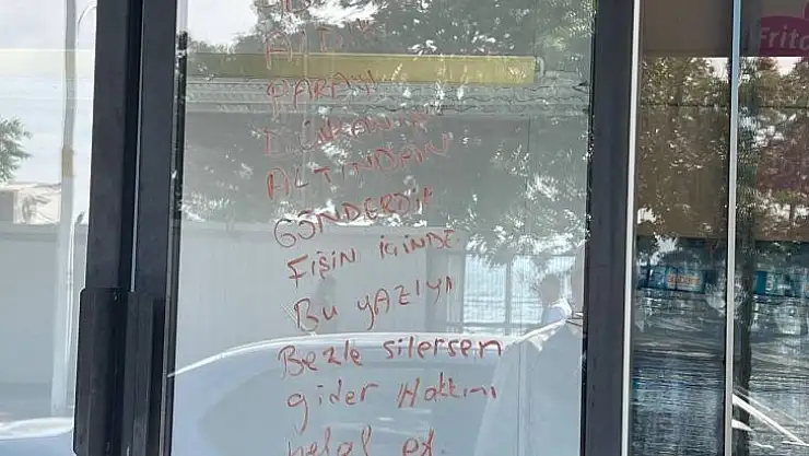 Dolabın camına yazılan mesaj şoke etti