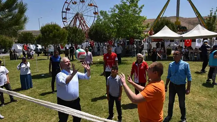 Menemen Farkındalık Spor ve Piknik Şenliği renkli geçti