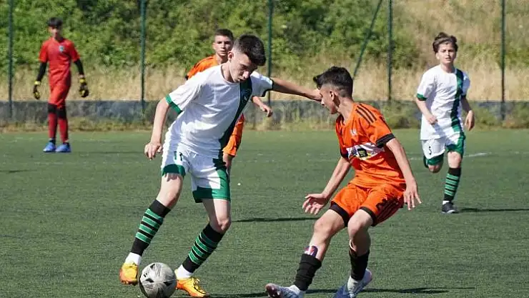 Okul sporları futbol yıldızlar kız ve erkek Türkiye şampiyonası Manisa'da başladı