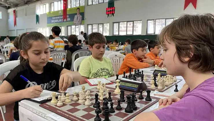 Satranç tutkunları Osmangazi'de buluştu